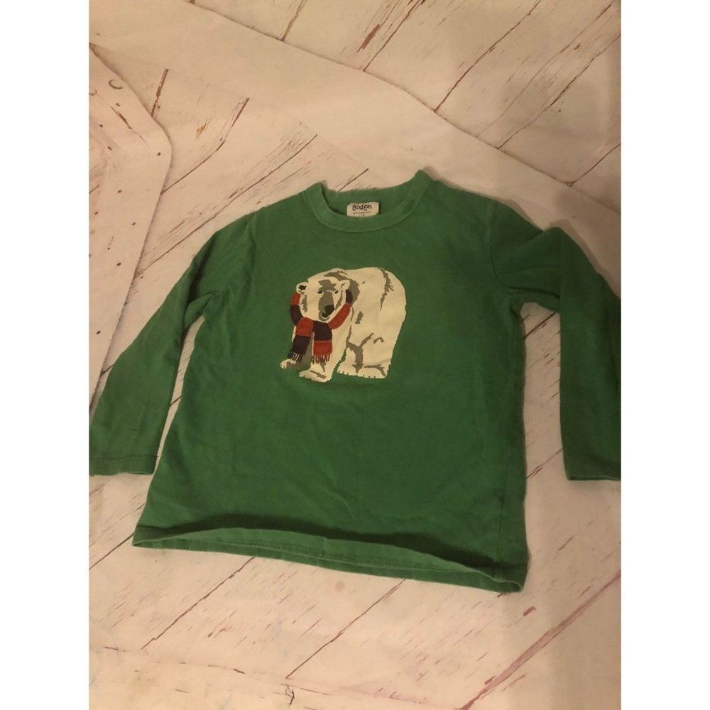 Mini boden boys size 5/6 5t green polar bear shirt